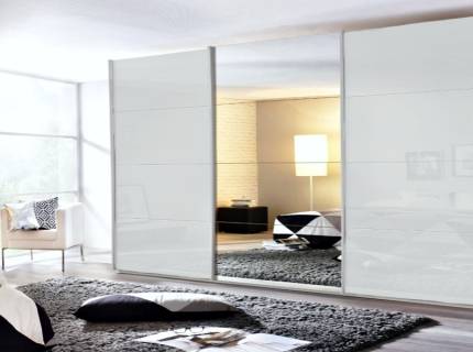 Dulap cu usi glisante KULMBACH 361x229x62cm alb alpin/ sticla alba-oglinda configurabil