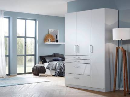 Dulap cu 3 usi cu balamale si 4 sertare HOMBURG 136x197x54cm alb alpin/ alb lucios, manere crom